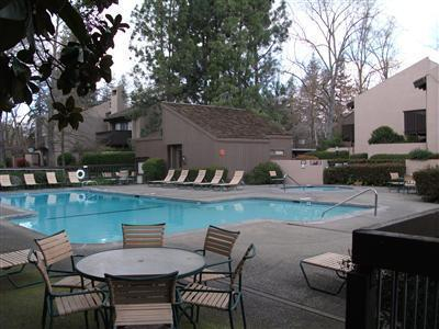 woodside-condos-sacramento-pool